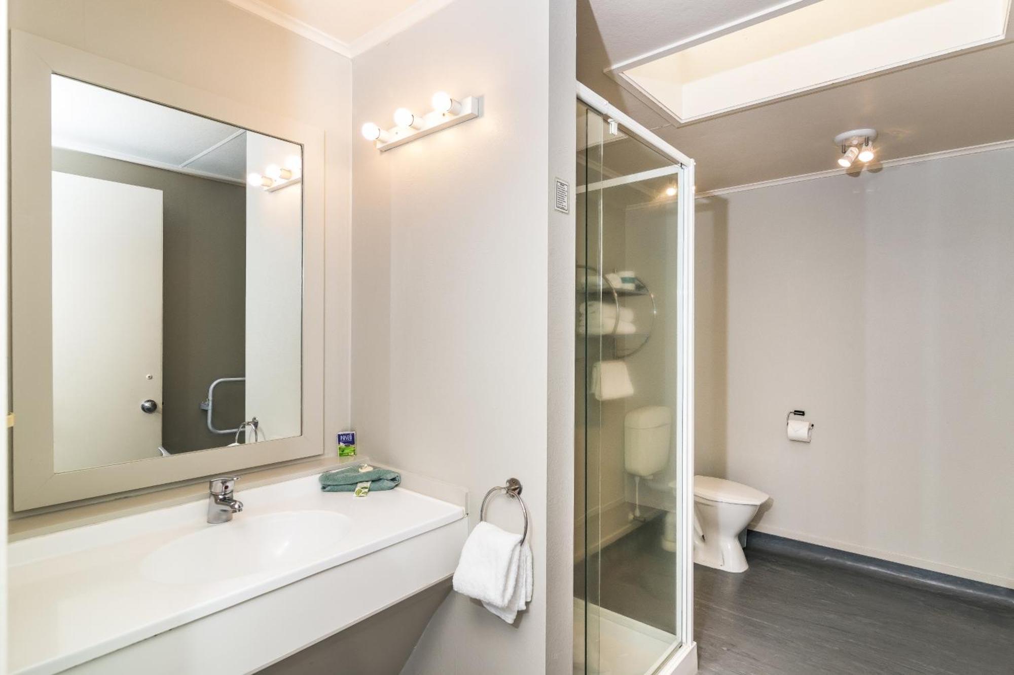 Phoenix Thermal Resort - Таупо Экстерьер фото