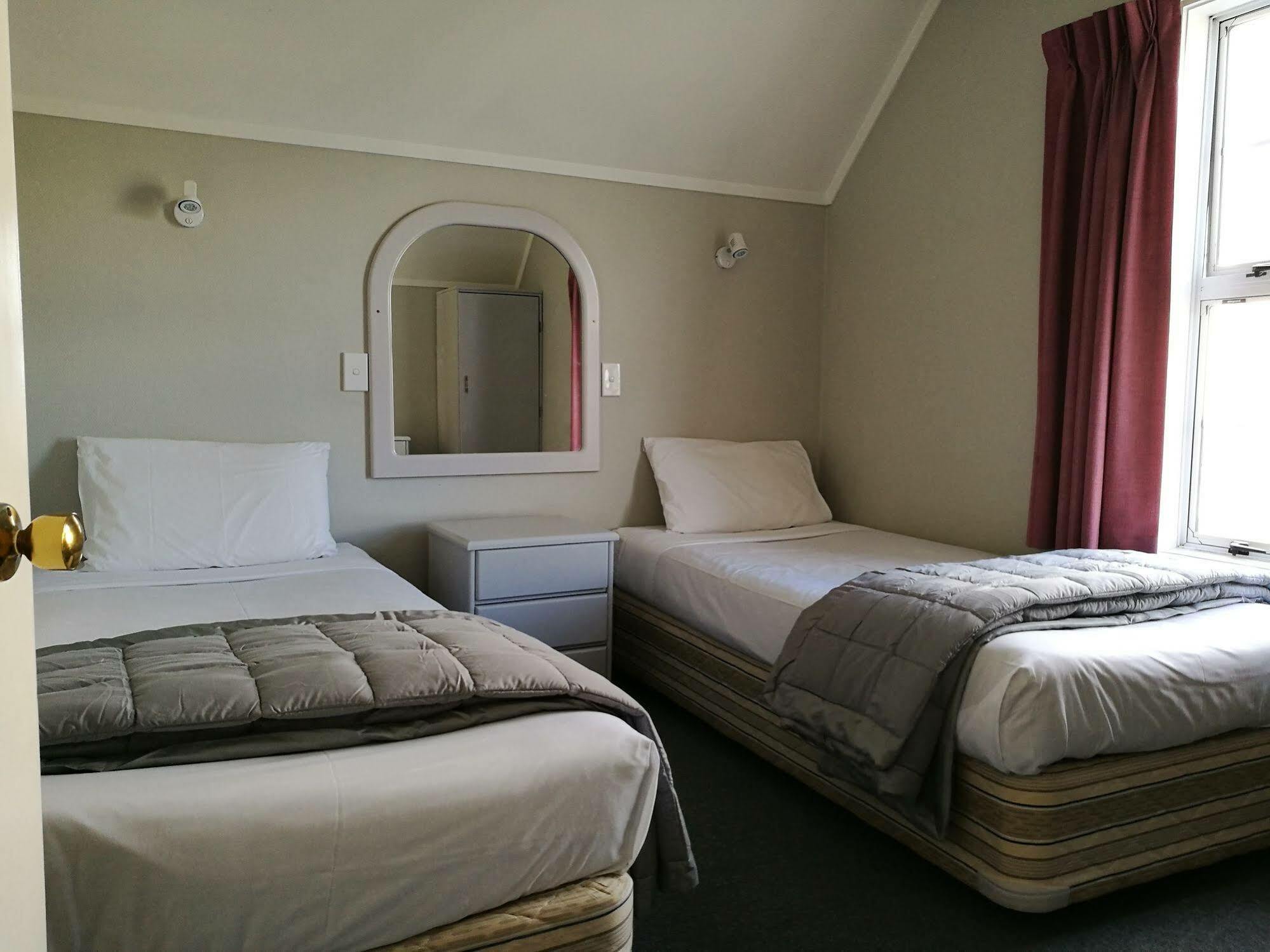 Phoenix Thermal Resort - Таупо Экстерьер фото